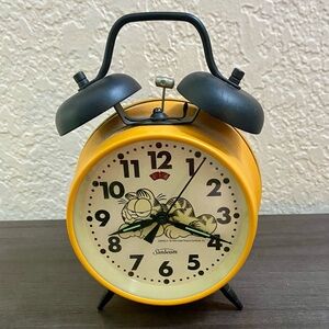 Vintage 1978 Sunbeam Garfield Alarm Clock Windup Large Numbers Yellow 883-140